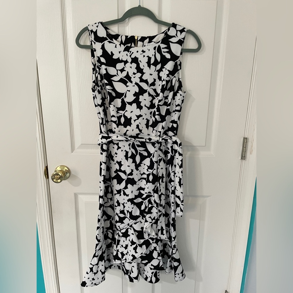 Calvin Klein Black and White Sleeveless Sheath Dress for Weddings